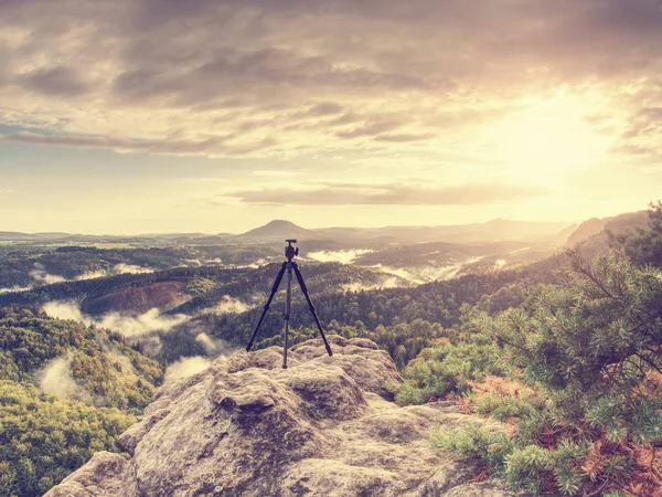Mountain Landscape Tripod Foreground Ready Edge Exposed Rocky View Point — Stock Photo, Image