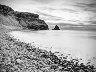 Geç gece fotoğrafı düz deniz kıyısında, dramatik hava çok güzel deniz manzarası.