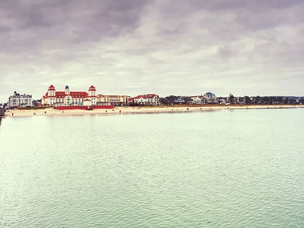 Kurhaus Promenade Binz Alemanha Janeiro 2018 Vista Ponte Praia Kurhaus — Fotografia de Stock