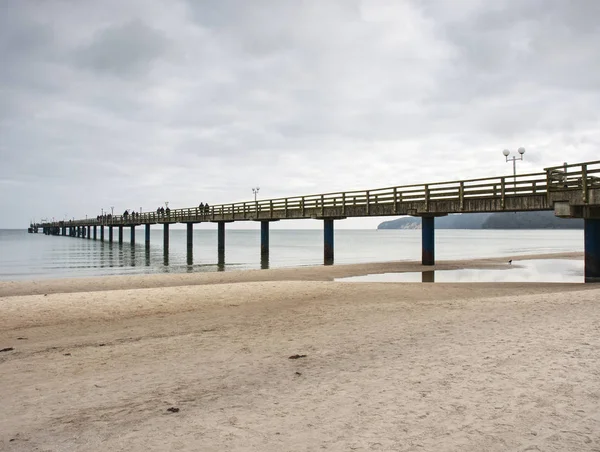 Brug Van Zee Binz Duitsland Januari 2018 Toeristen Wandeling Het — Stockfoto