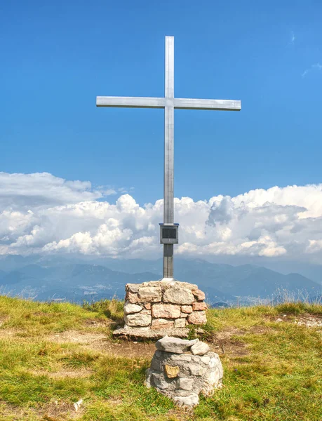 Peak Mountain Cross Memory Victims Manrvelous Day Summer — Stock Photo, Image