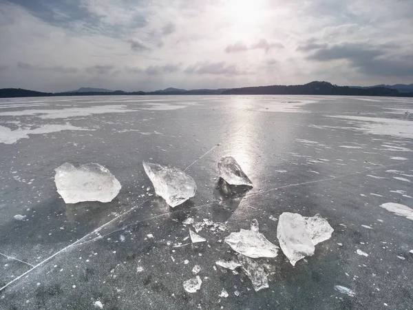 Pièce Glace Colorée Soleil Polaire Soir Résumé Fond Nature Glacée — Photo