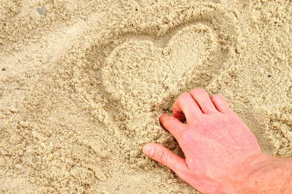 Dospělého Člověka Kreslení Prstem Písku Symbol Sandy Beach — Stock fotografie