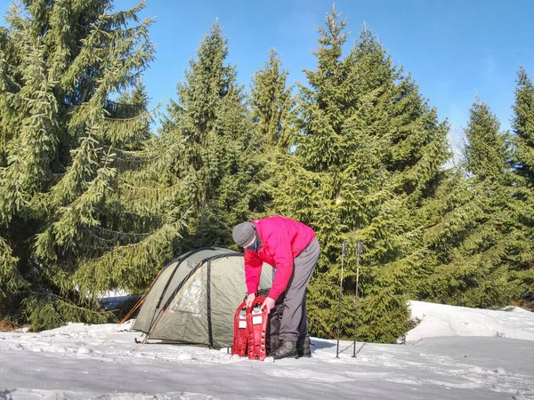 Hombre Set Raquetas Nieve Bastones Trekking Para Caminar Tienda Ligera — Foto de Stock