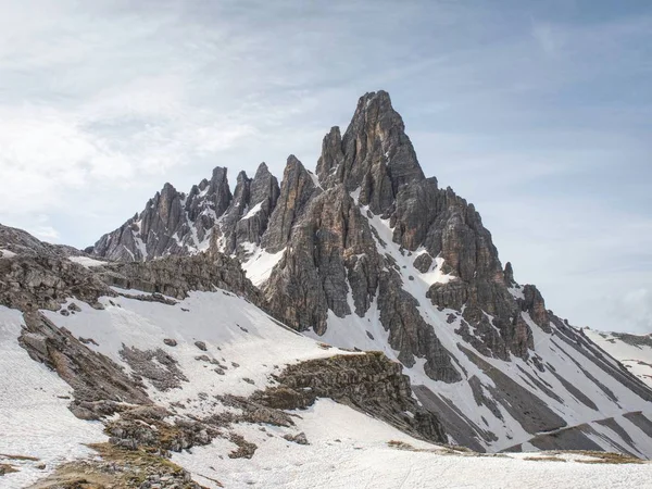 Bergskedja Monte Paterno Med Snö Och Moln Tre Cime Lavaredo — Stockfoto