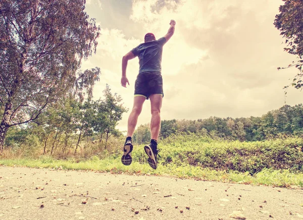 Hombre Huyendo Salud Fitness Concepto Aire Libre Hombre Corre Por — Foto de Stock