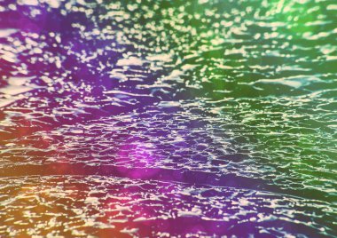 Buz koyda erimesi. Su havuzu üzerinde yüzen buz tabakaları, Güneş yansıtır. Hipster filtre. 