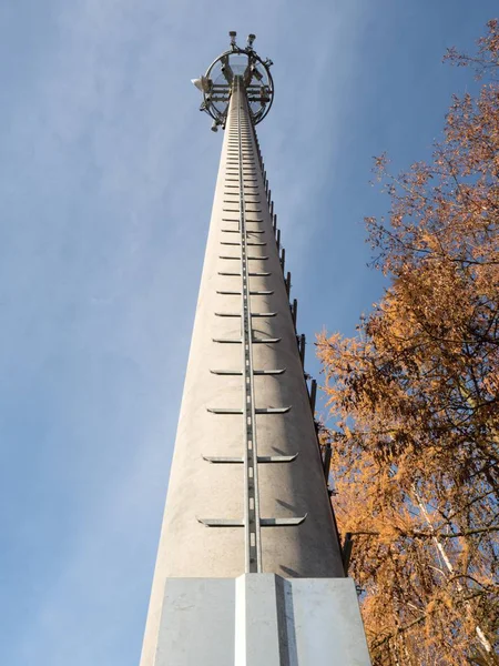 Torre Teléfono Móvil Con Escalera Servicio Telecomunicación Teléfono Celular Torre —  Fotos de Stock