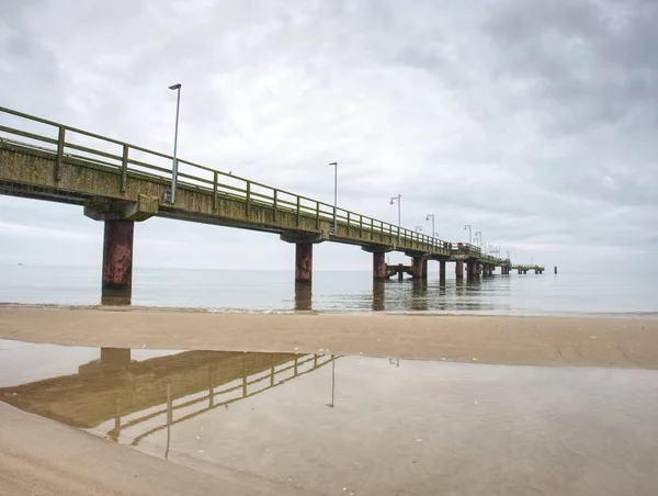 Mar Poco Profundo Con Puente Mar Ascenso Muelle Que Sale — Foto de Stock