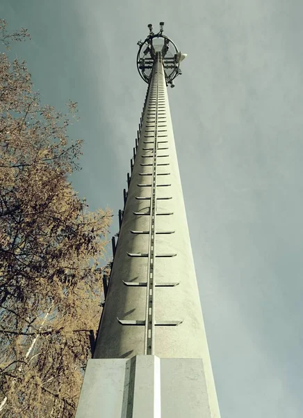 Torre Celular Con Cámaras Control Transmitiendo Señales Teléfono Móvil Internet —  Fotos de Stock