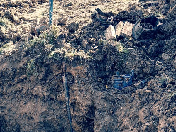 Loch Boden Alte Wasserleitung Kaputt Rohrleitungsventil Umbau Bauunfall — Stockfoto