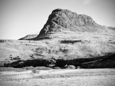 Preshal daha fazla dağ maruz kayalar. Manzara görünümü üzerinde Isle of Skye İskoçya highlands, İngiltere
