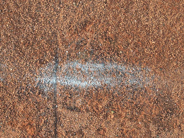 Tenis Lapangan Dengan Tanda Kaki Antuka Menunggu Untuk Layanan Kosong — Stok Foto