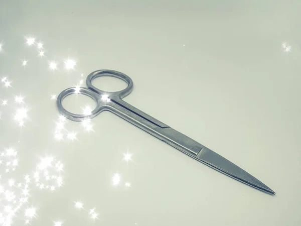 Abstrakter Filter Chirurgische Schere Auf Weißem Hintergrund Medizinisches Werkzeug — Stockfoto