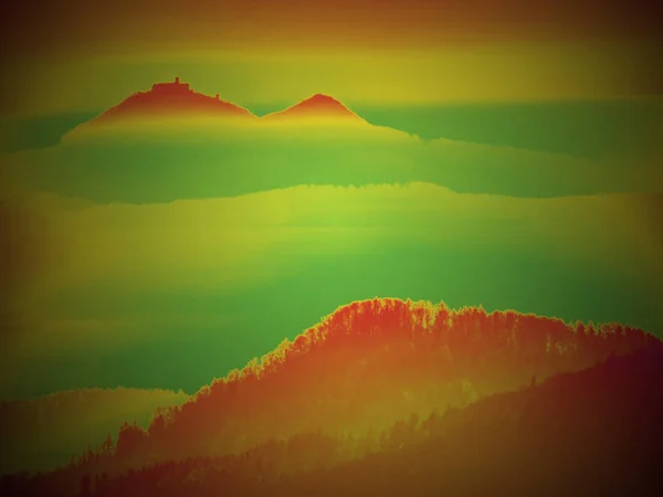 Абстрактний Фільтр Фантастичний Горбистий Пейзаж Високою Вологістю Повітря Гірський Ліс — стокове фото