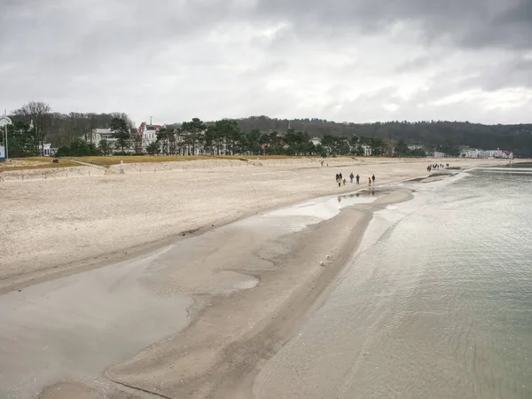 Plage Binz Allemagne Janvier 2018 Les Gens Marchent Sur Plage — Photo