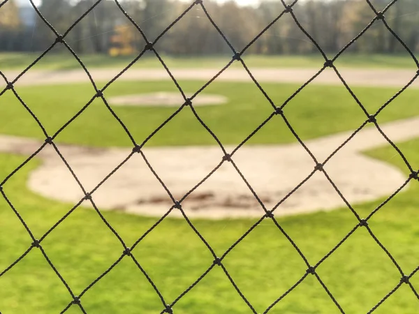 Campo Béisbol Juvenil Visto Desde Detrás Red Doméstica Luz Mañana — Foto de Stock