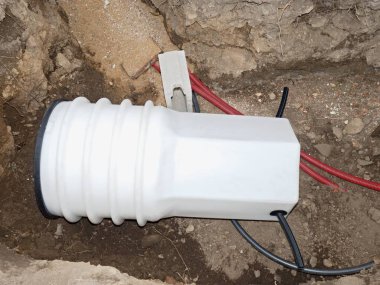 Kanalizasyon plastik borular ve muayene mil su yapım aşamasında bir siteden kaldırılması için 