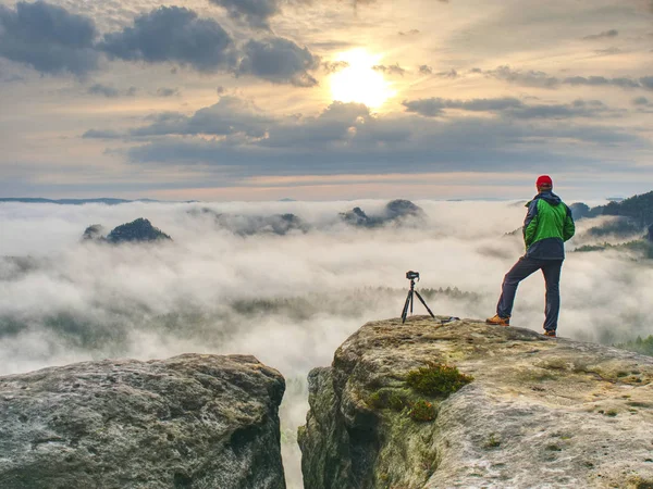 Professional Artist Cliff Nature Photographer Takes Photos Digital Camera Peak — Stock Photo, Image