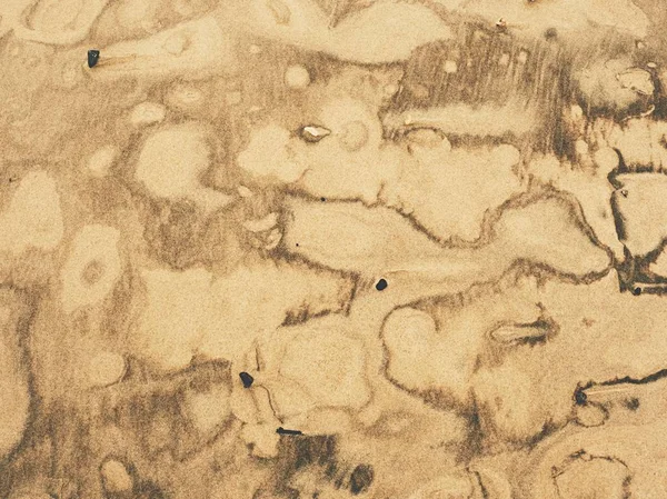 砕いた殻と別の堆積物 自然な背景から美しい形と砂漠砂パターン — ストック写真
