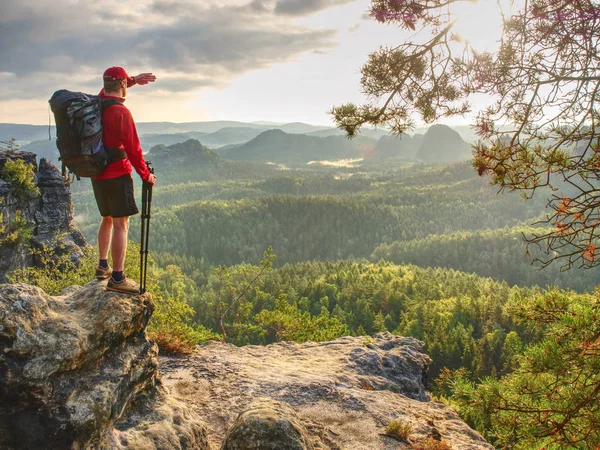 Fotografo Dilettante Fotografo Turistico Con Grande Camera Log Treppiede Basalto — Foto Stock