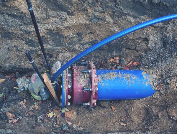 修复供水中断的情况 饮用水管道 — 图库照片