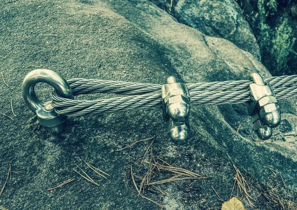 Mountain Iron Ankare Gratis Klättring Rostfritt Kabel Fast Till Klippan — Stockfoto