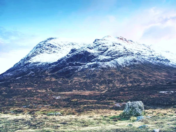 Neve Fresca Cobriu Picos Montanhas Região Glencoe Escócia — Fotografia de Stock