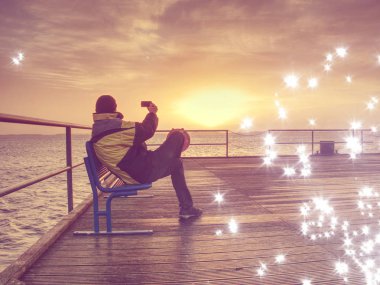 Soyut, üzerinde filtre. Kış deniz günbatımı. Retro tarzı. Muhteşem deniz manzara