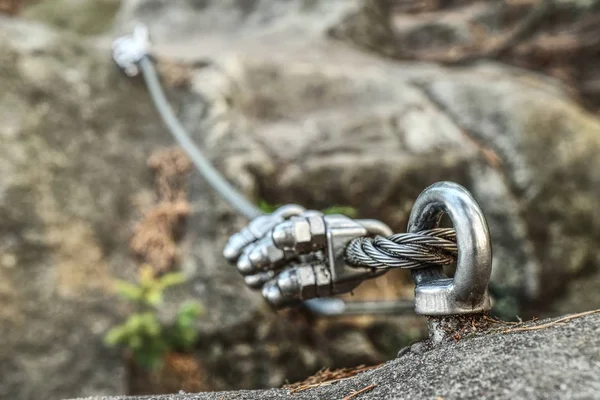 Stainless Twisted Rope Anchored Rocky Wall Stair Climbing Iron Rope — Stock Photo, Image