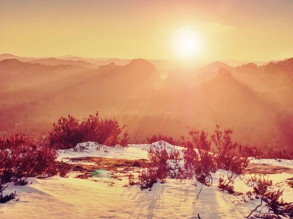 Matahari Terbit Yang Berkabut Pegunungan Gradasi Awan Warna Pagi Yang — Stok Foto