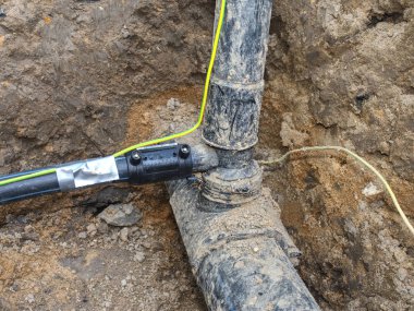 İçme suyu dağıtım sistemi. Yüksek basınç valfi kontrol ile dokunun. Şehrin tarihi bölümü.