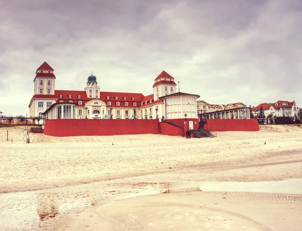 Edificio Kurhaus Spa Binz Isla Ruegen Alemania Enero 2018 Turistas — Foto de Stock