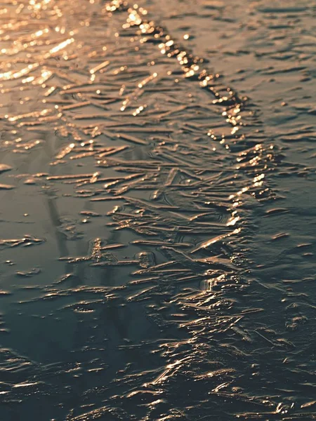 얼음 반사 일몰 태양 광선의. 놀라운 빛 — 스톡 사진