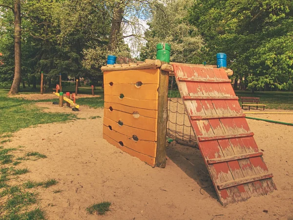 Houten muur voor klimmen. Sport extreme — Stockfoto