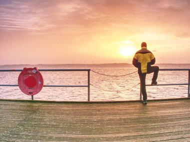 Deniz köstebek, Küpeşte üzerinde sıcak giysiler turist