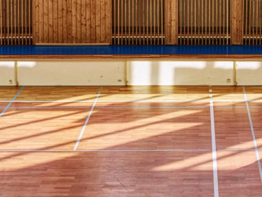 Ahşap çubuklar kapak üzerinde Isıtma sistemi ile schooll spor salonu salonu