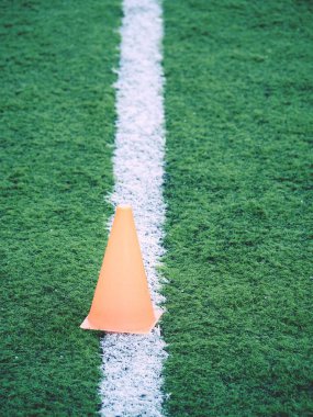 Yan çizgi açık futbol eğitim alanının