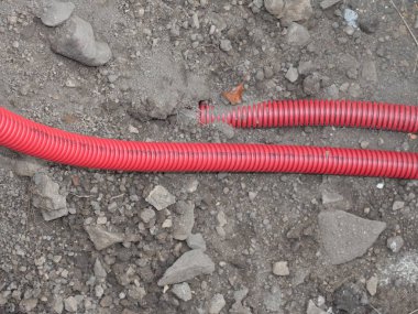HDPE tüpünü koruyun. Yeraltı çekici kablo döşeme. 