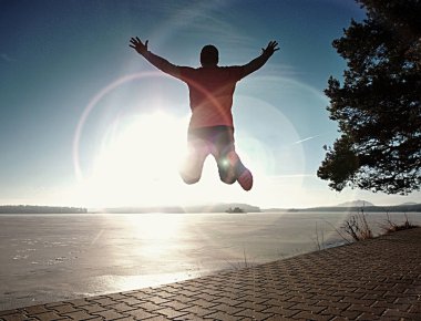 Deli adam sabah bahar Gölü joogging süre atlama 