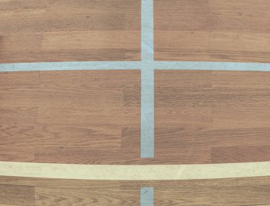 Ahşap zemin kortunda beyaz çizgi. Futsal oynamak için spor salonu