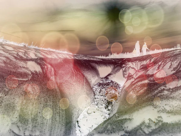 Donma kar örtüsü yansıması ile güneş parlayan pus — Stok fotoğraf