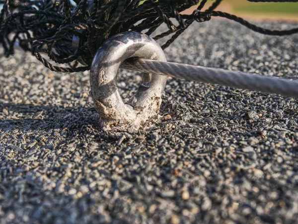 El nudo final de la cuerda de acero. Brazalete de acero inoxidable — Foto de Stock