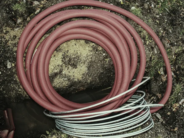 柔性保护管中的电线 — 图库照片