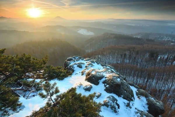 Blue spring daybreak, thawing of last snow. Sandstone cliff — Stock Photo, Image