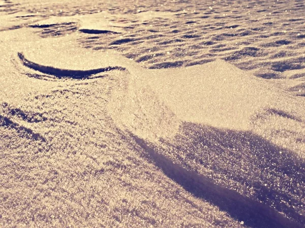 Fondo de invierno soleado. La nieve brilla —  Fotos de Stock