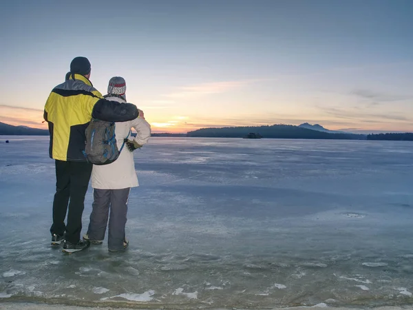 Groenlandia senderismo viajes amantes del turismo con las manos — Foto de Stock