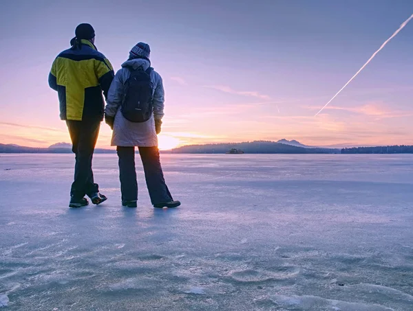 손을 잡고 그린란드 하이킹 여행 관광 애호가 — 스톡 사진