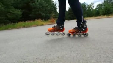 Yazları paten içinde. 7 Temmuz, Hradcany Havaalanı, Çek Cumhuriyeti. Yolda paten.