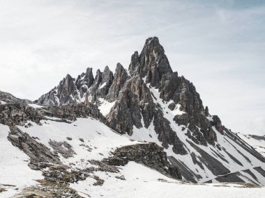 Monte Paterno (Paternkofel) popüler Tre Cime di Lavaredo Tur, panoramik